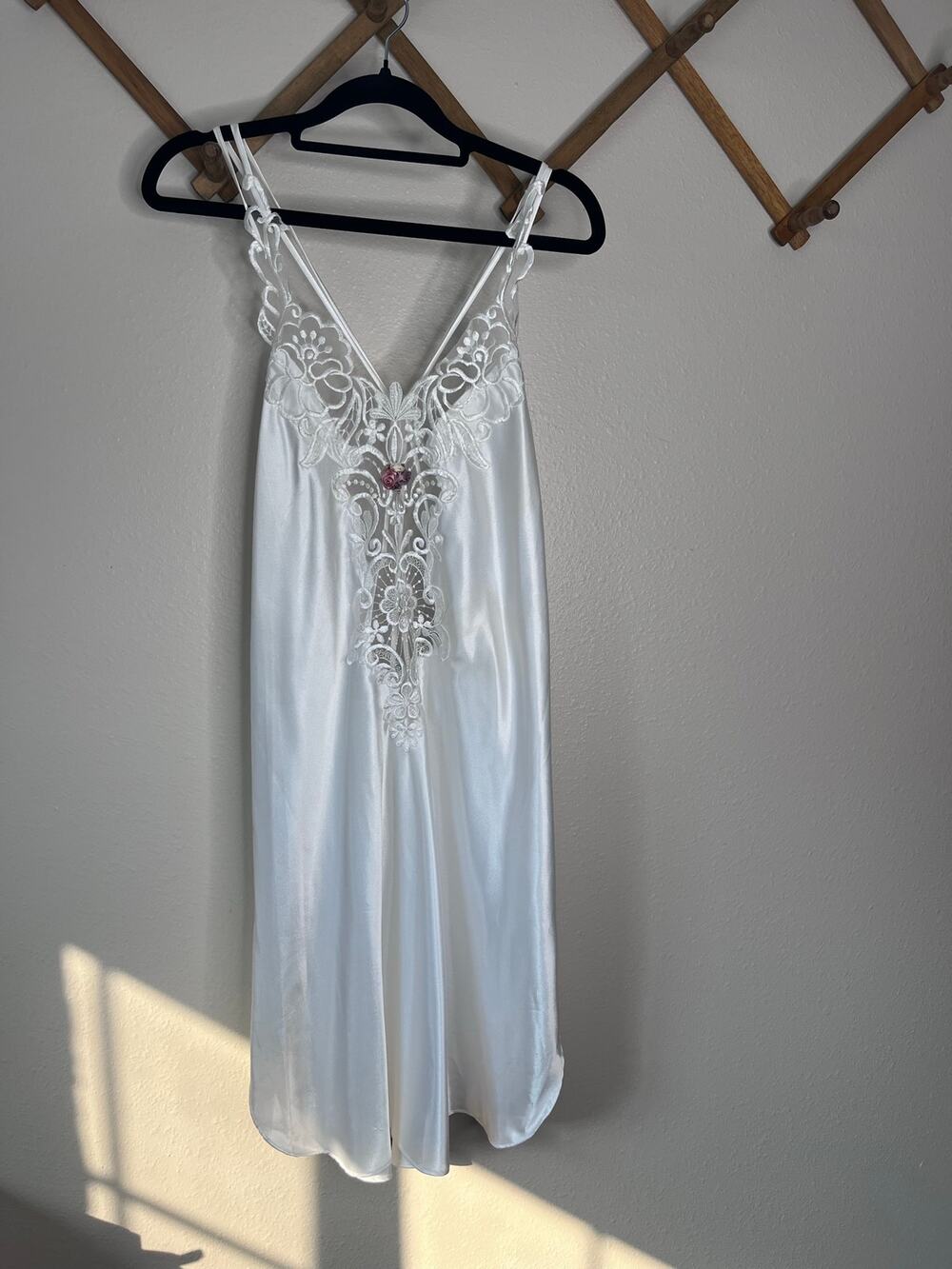 Vintage White Satin and Lace Trim Chemise Nightgown Size L (21" Pit to Pit)
